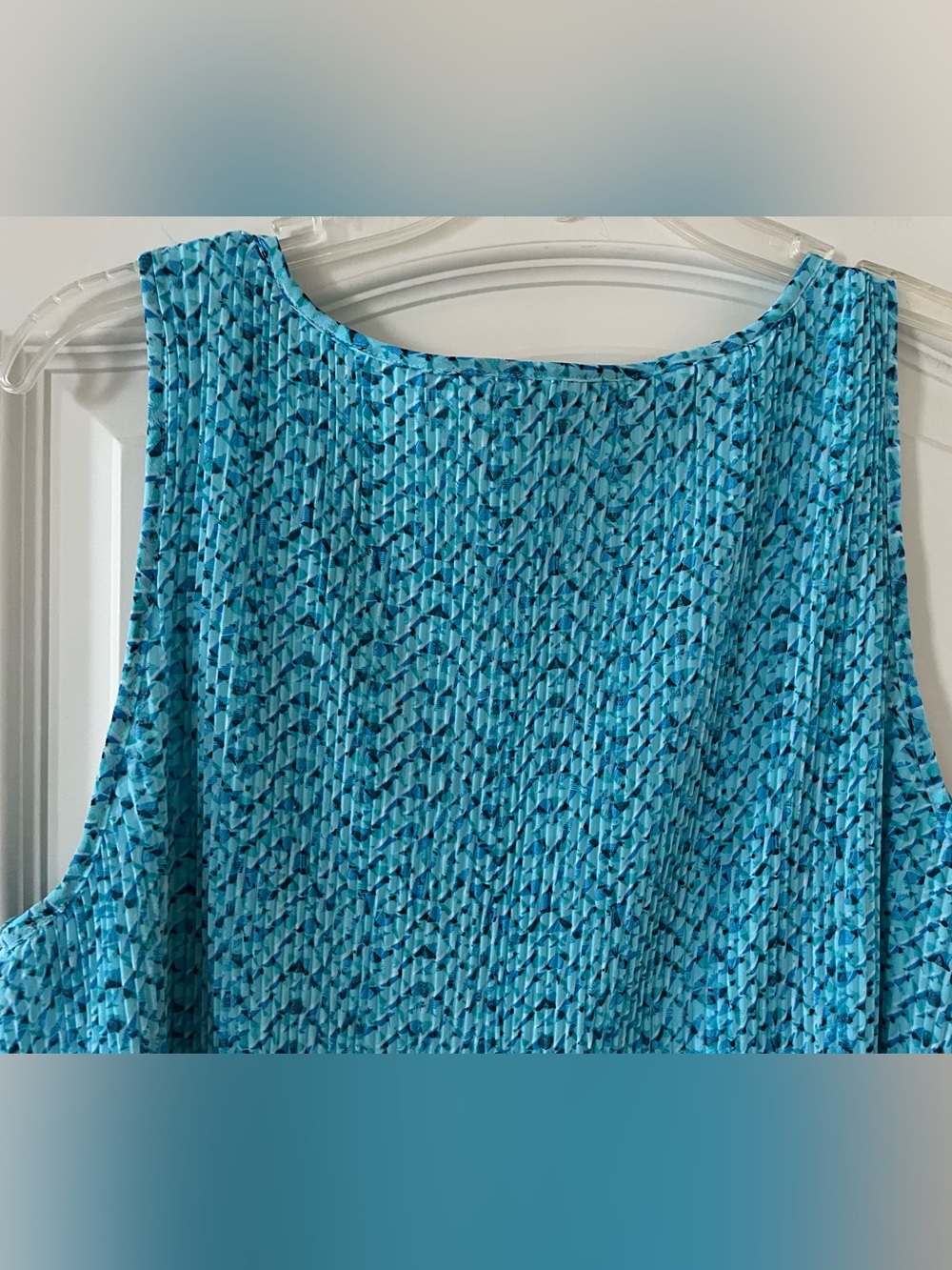 Roz & Ali Textured Royal Blue Ombre V-Neck Sleeveless Blouse Size XL - Picture 3 of 14